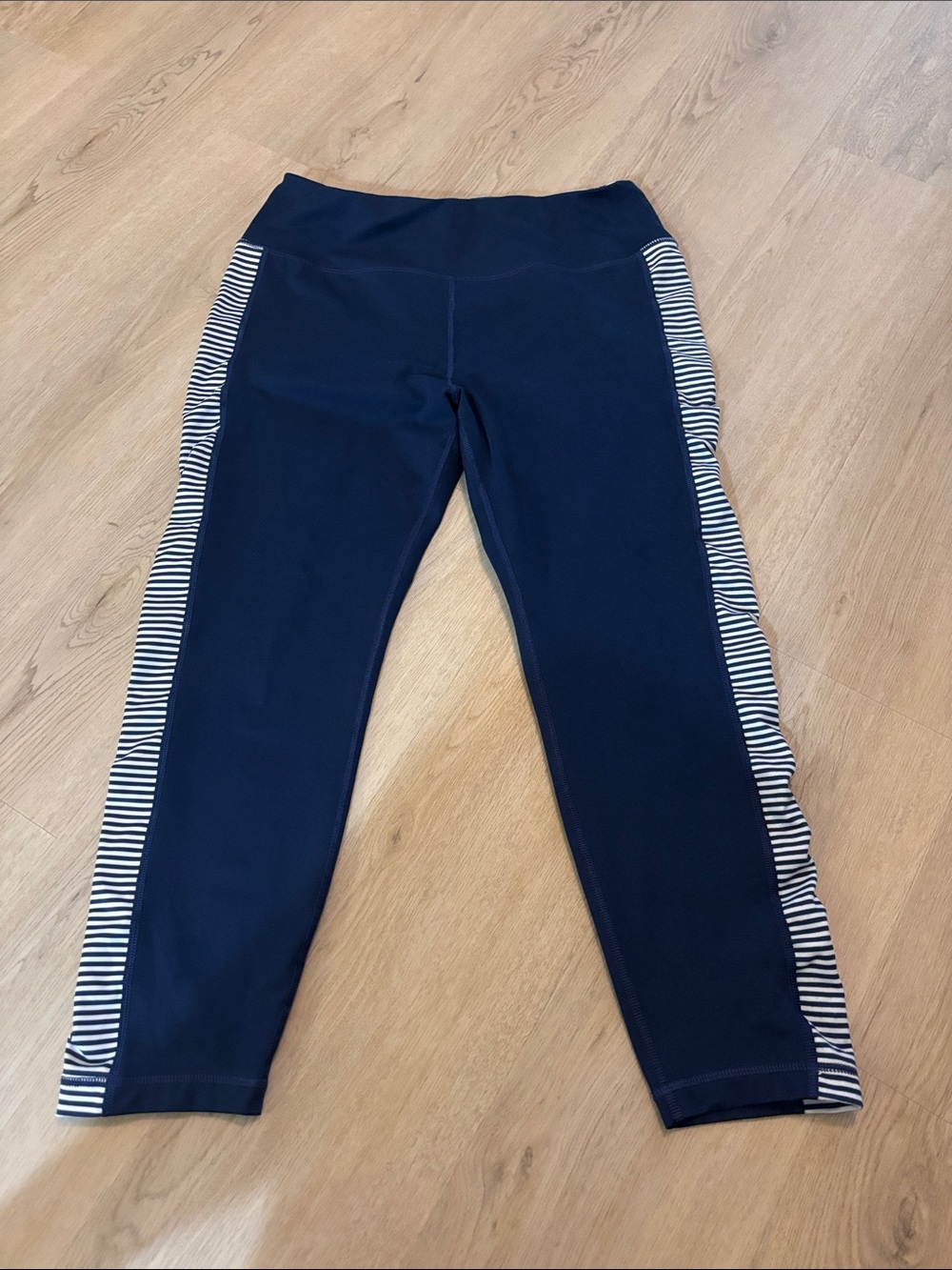 Vineyard Vines Performance Leggings size L waged not worn